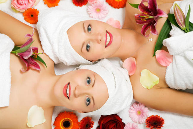 © Kzenon - Fotolia.com Girls just wanna have fun