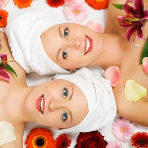Kép: © Kzenon - Fotolia.com Girls just wanna have fun